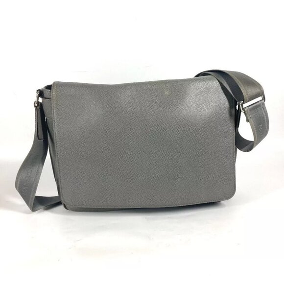 LOUIS VUITTON Taiga Roman MM Bags Crossbody Messenger Bag Shoulder Bag - Picture 1 of 14